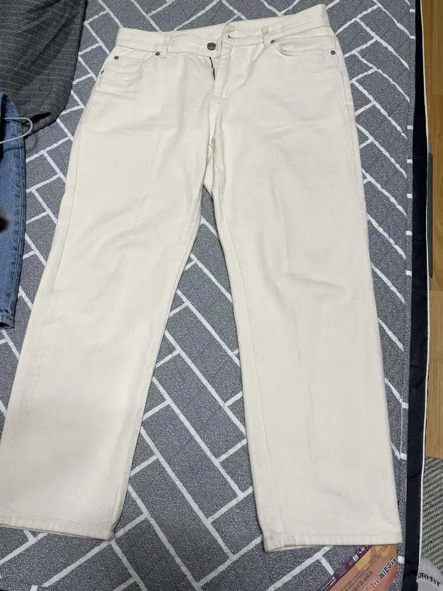 Branded 1931 Cream Jin Size 34 Sells