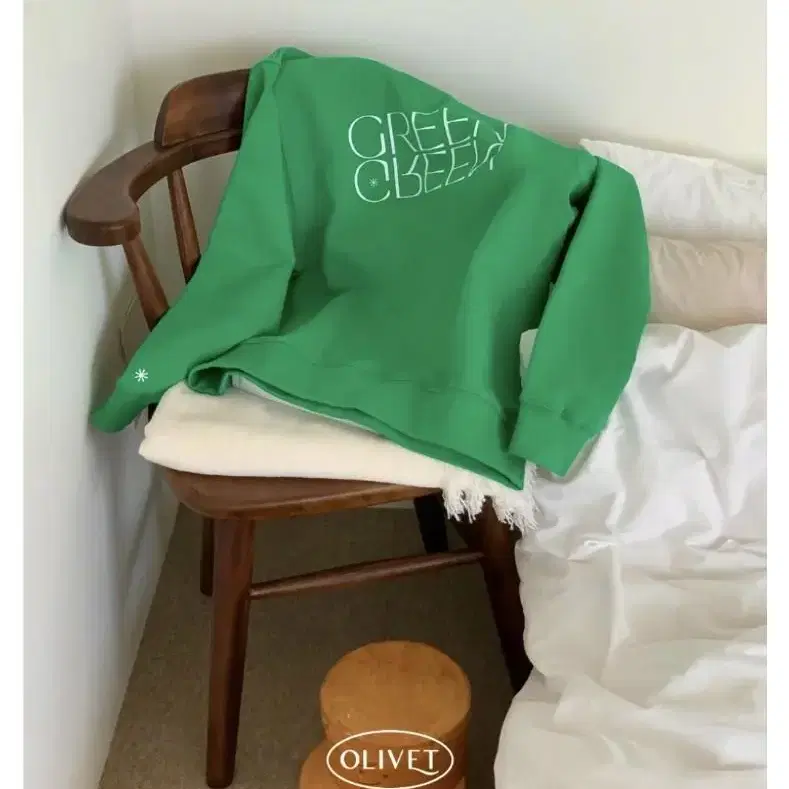 올리베 그린 맨투맨 Green, Green Sweatshirt