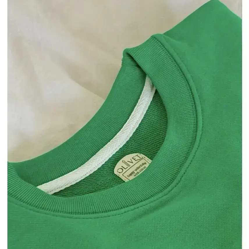 올리베 그린 맨투맨 Green, Green Sweatshirt