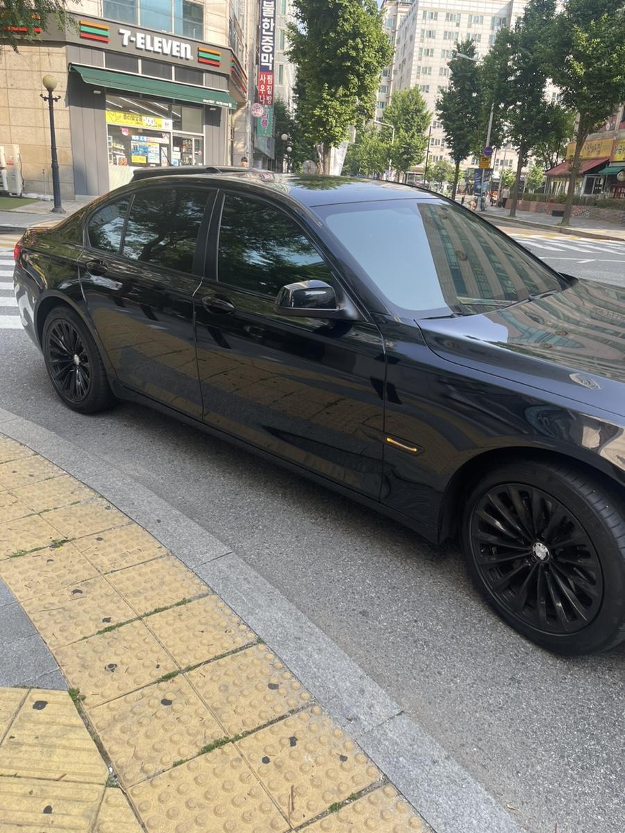 BMW740i - 2