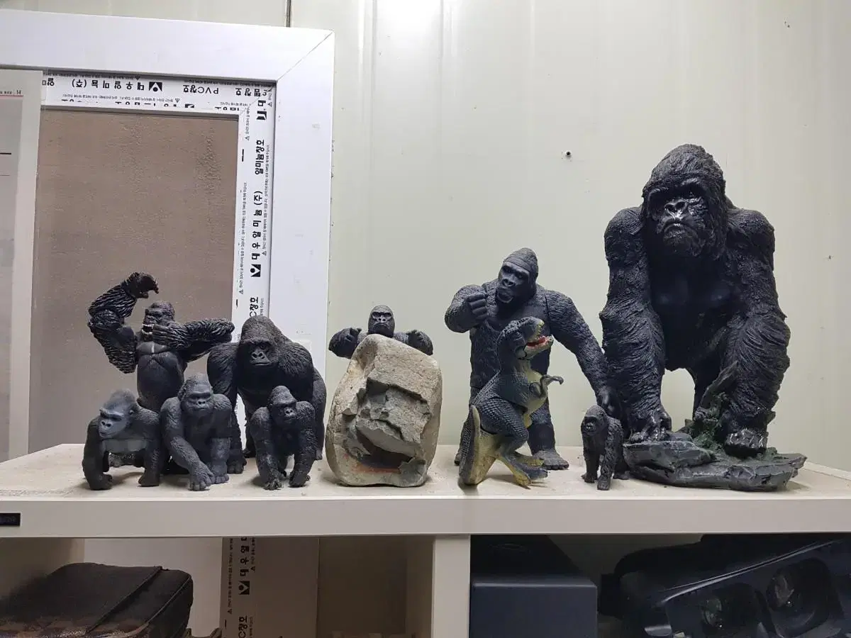 I sell King Kong gorilla figurines at bulk.