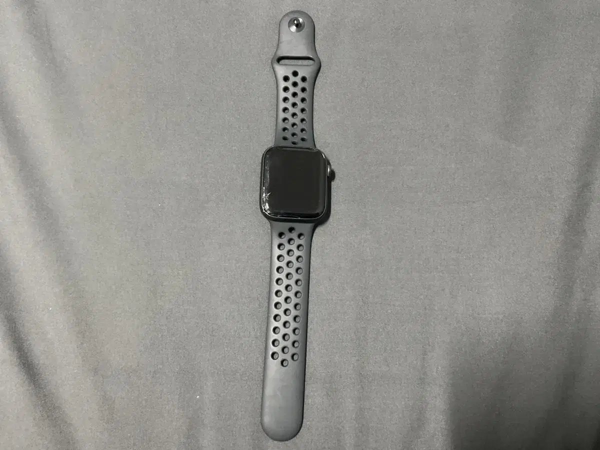 Apple Watch SE2 44MM with Broken Screen