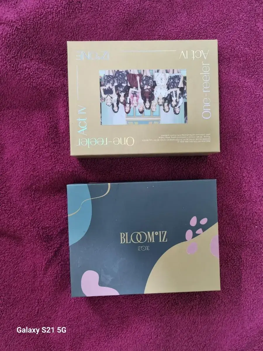 2 IZ*ONE albums in kit form