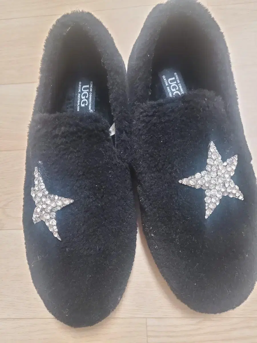 UG sheepskin slip-on