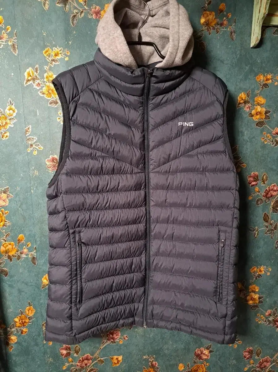 Ping Down Hooded Vest