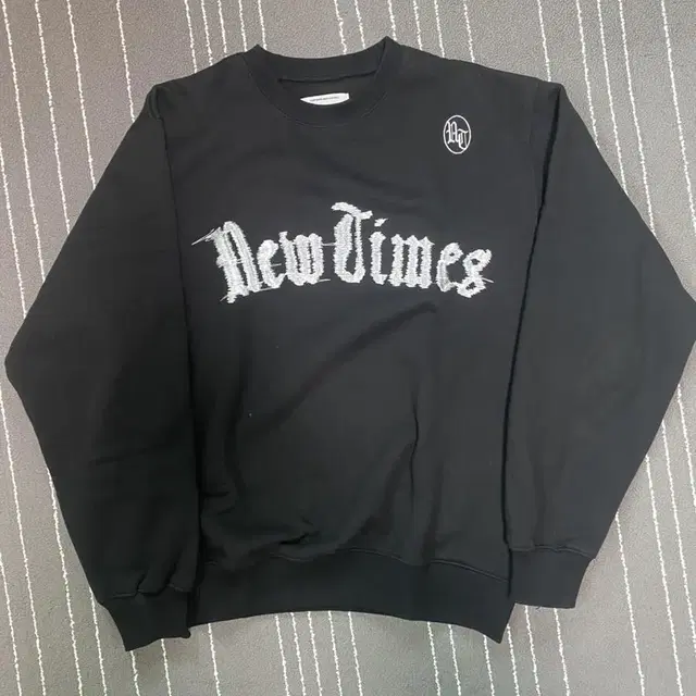 비바스튜디오 NEW TIMES SWEATSHIRT