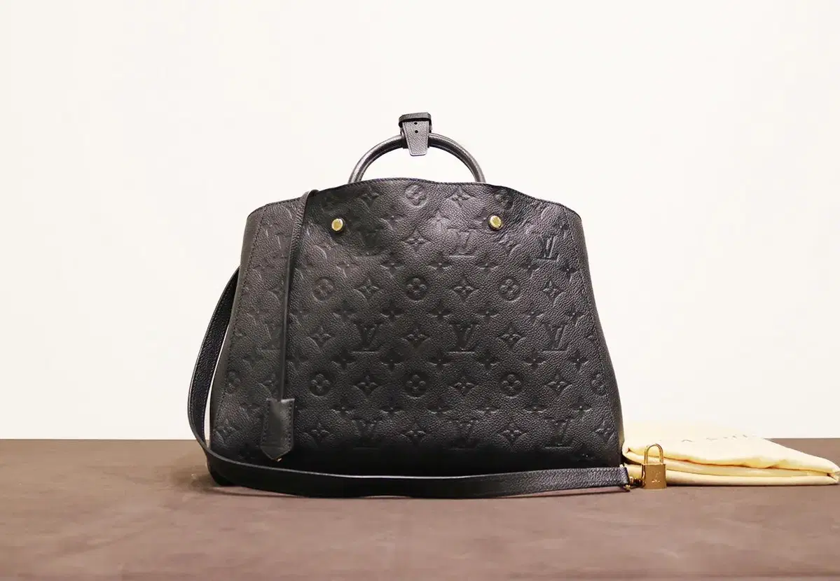 [Good second-hand prestigeBusan store] Louis Vuitton Empreinte Montaigne MM Condition A