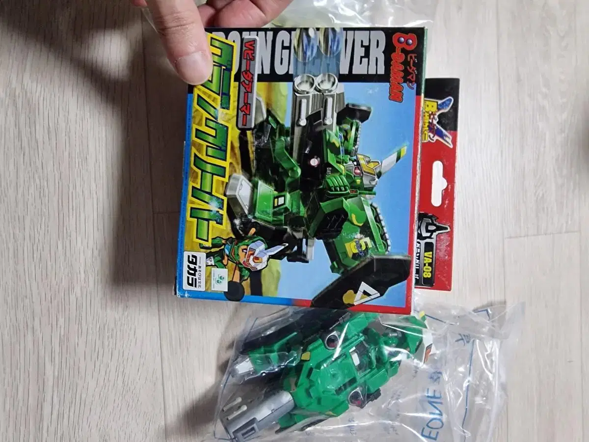 Takara Victory Beadle Greengrabber I'm selling a mint condition assembled model.