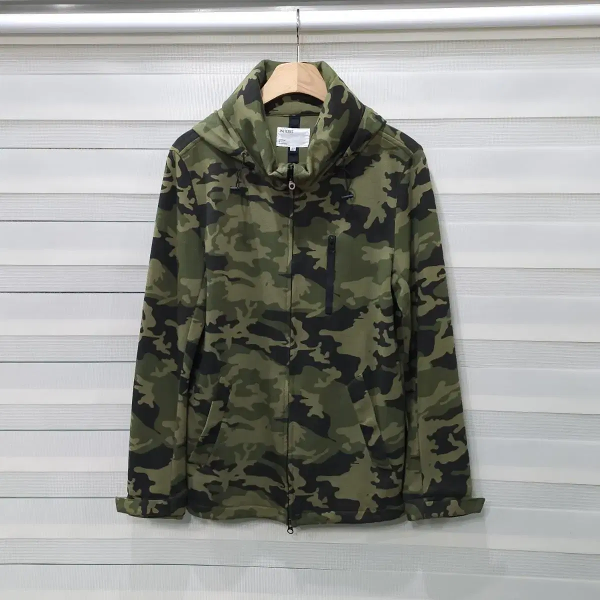 INHERIT Two-Way Hooded Zip-Up Camo Jacket- S