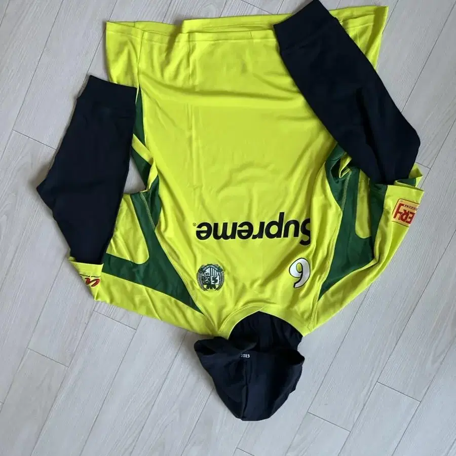 [XL] Supreme Hooded Soccer Jersey