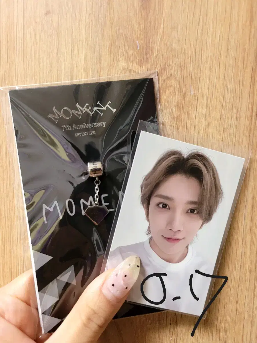 Seventeen joshua seventh anniversary photocard sells jun 0.7 with charms