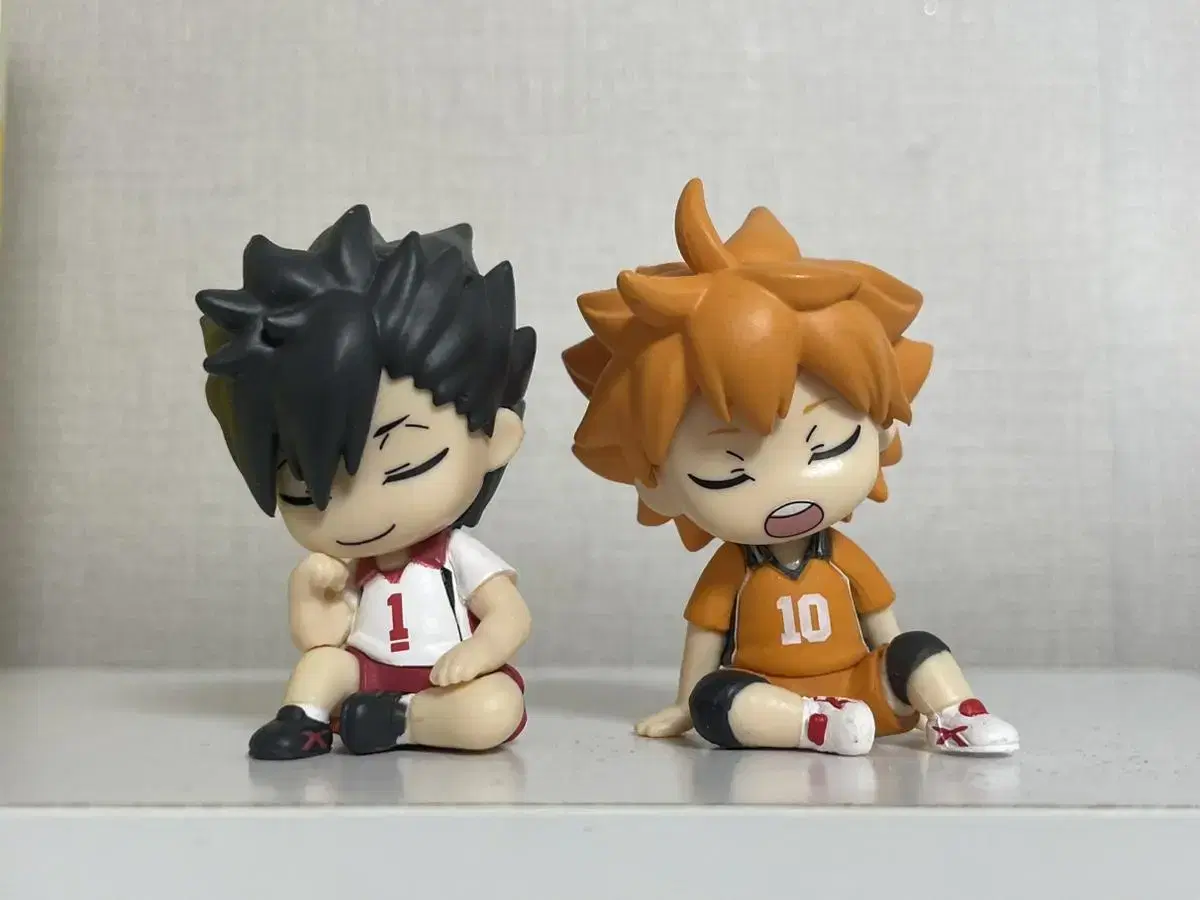 Haikyuu Gacha Kuroo hinata Shoulder Thumping Figures