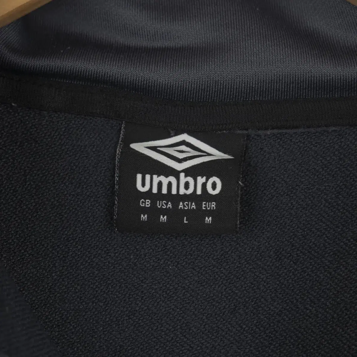 Umbro 엄브로 루도고레츠 반집업 트레이닝 탑 L / 4C42