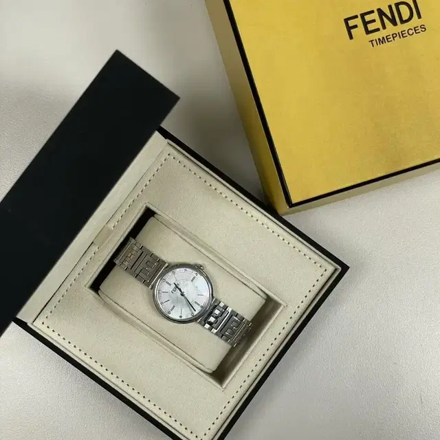 [FENDI]펜디 포에버 다이아 여성메탈시계(F102101501)