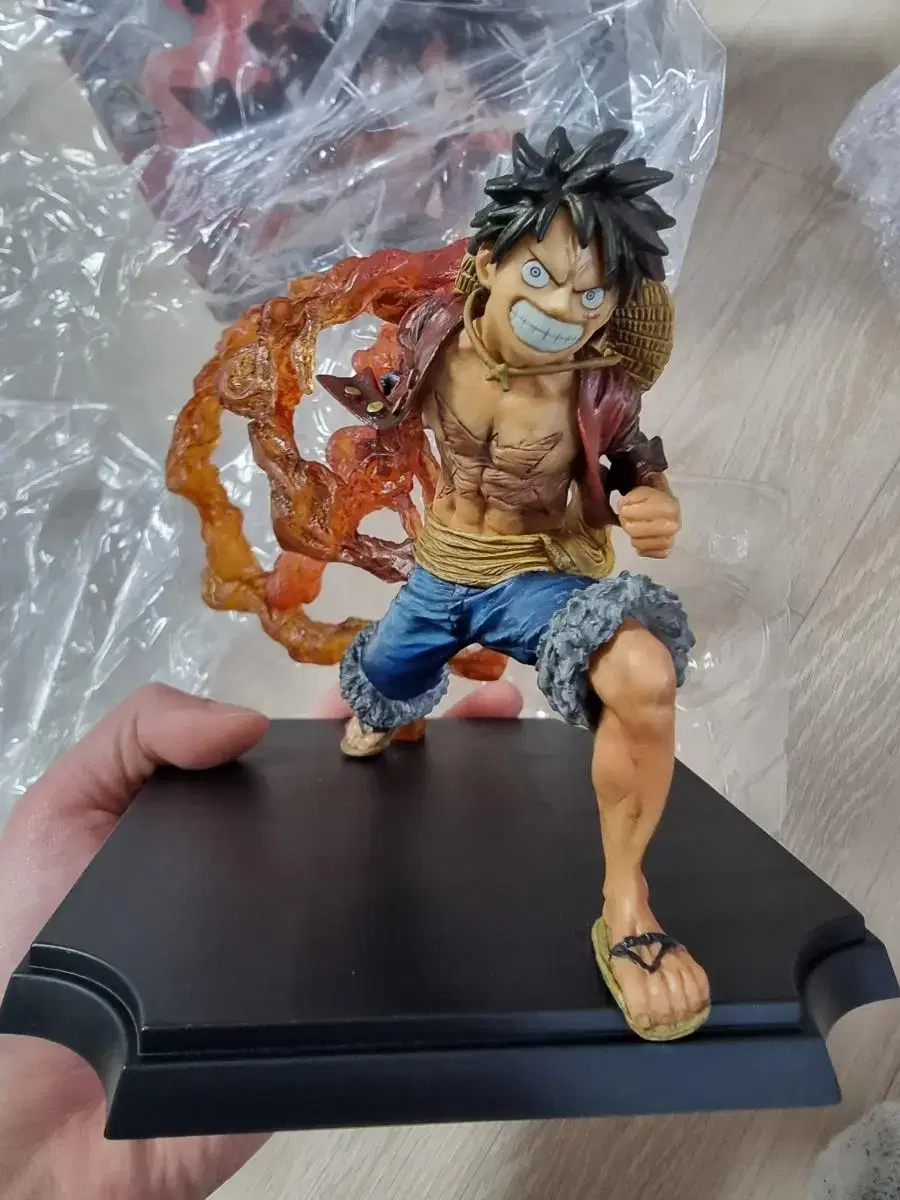 ONEPIECE First Lottery Artisan's Genealogy Phase A Red Hawk Luffy Repainted Figure for sale.