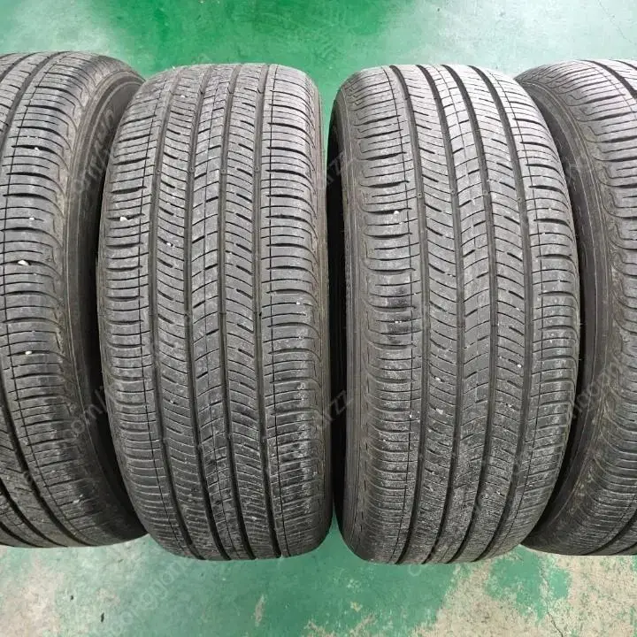 중고타이어 금호 제품 215/55R18 & 2155518 4개 팝니다.