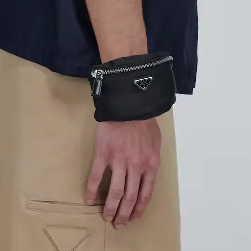 PRADA ARM POUCH 프라다 암 백