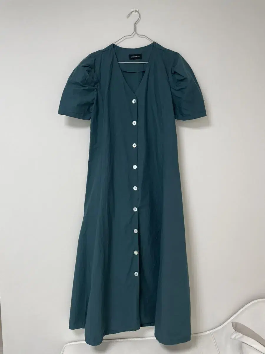 F-size) Long dress with mother-of-pearl buttons