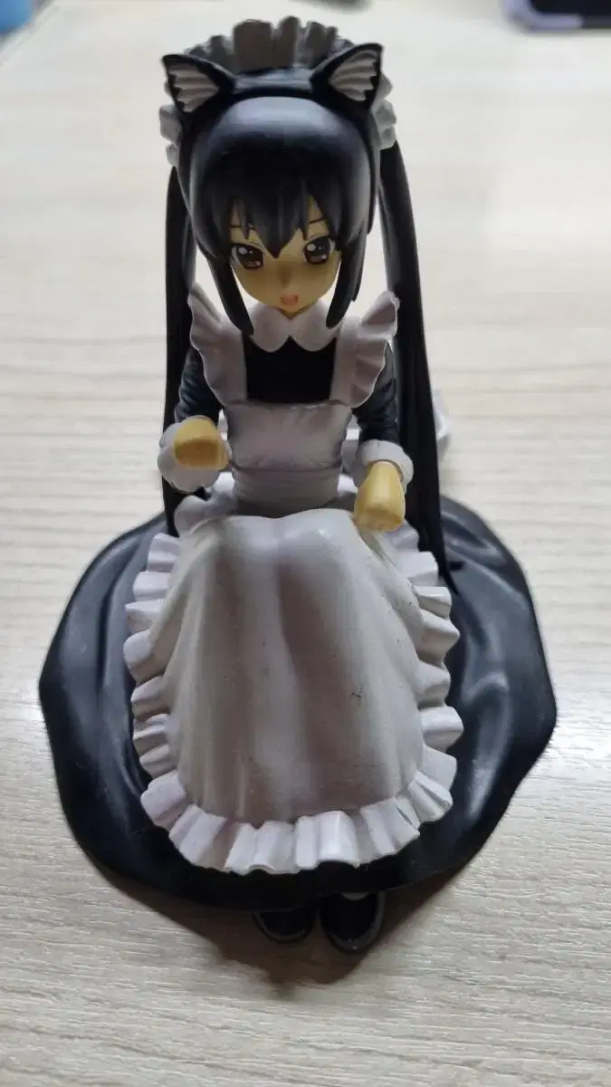 Keon Azusa Maid Figures wts sells