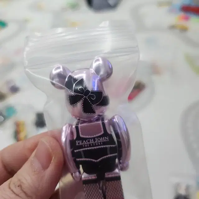 베어브릭 bearbrick 피치존 peach john 한정