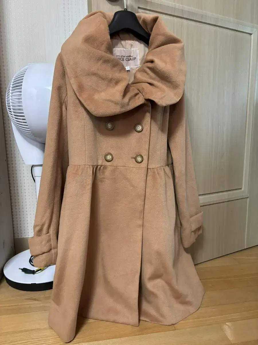 I'm selling a coat I've never worn at a low price