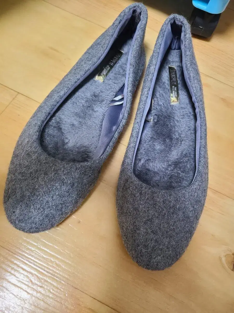 Shoes with a suede sole 250