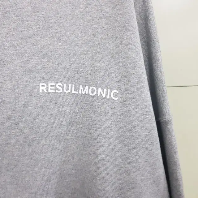 RESULMONIC 후드티