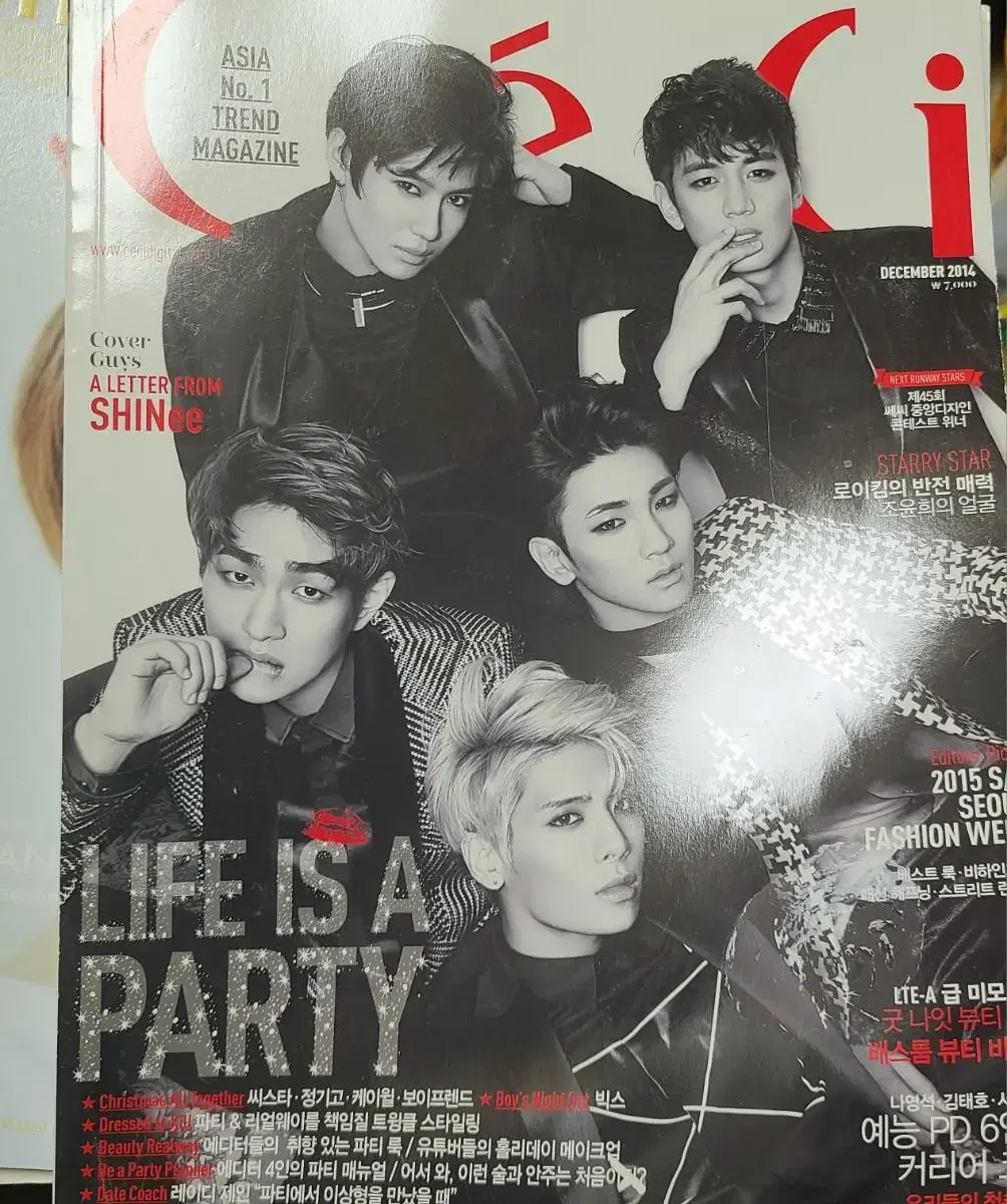 I wts Shinee Magazine