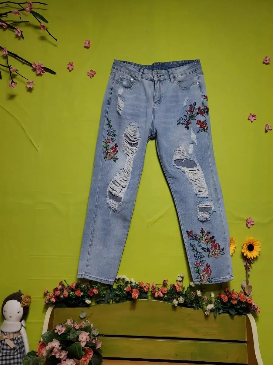 30 /Floral / Embroidery / Ripped Jeans / Women's Jeans / Soft Jeans