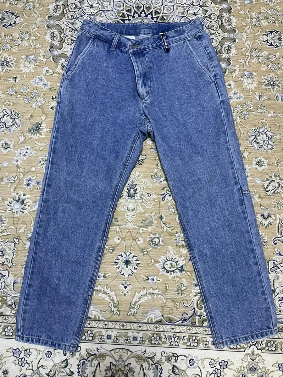 Distressed Never Been That Cropped Jeans Jeans (M)