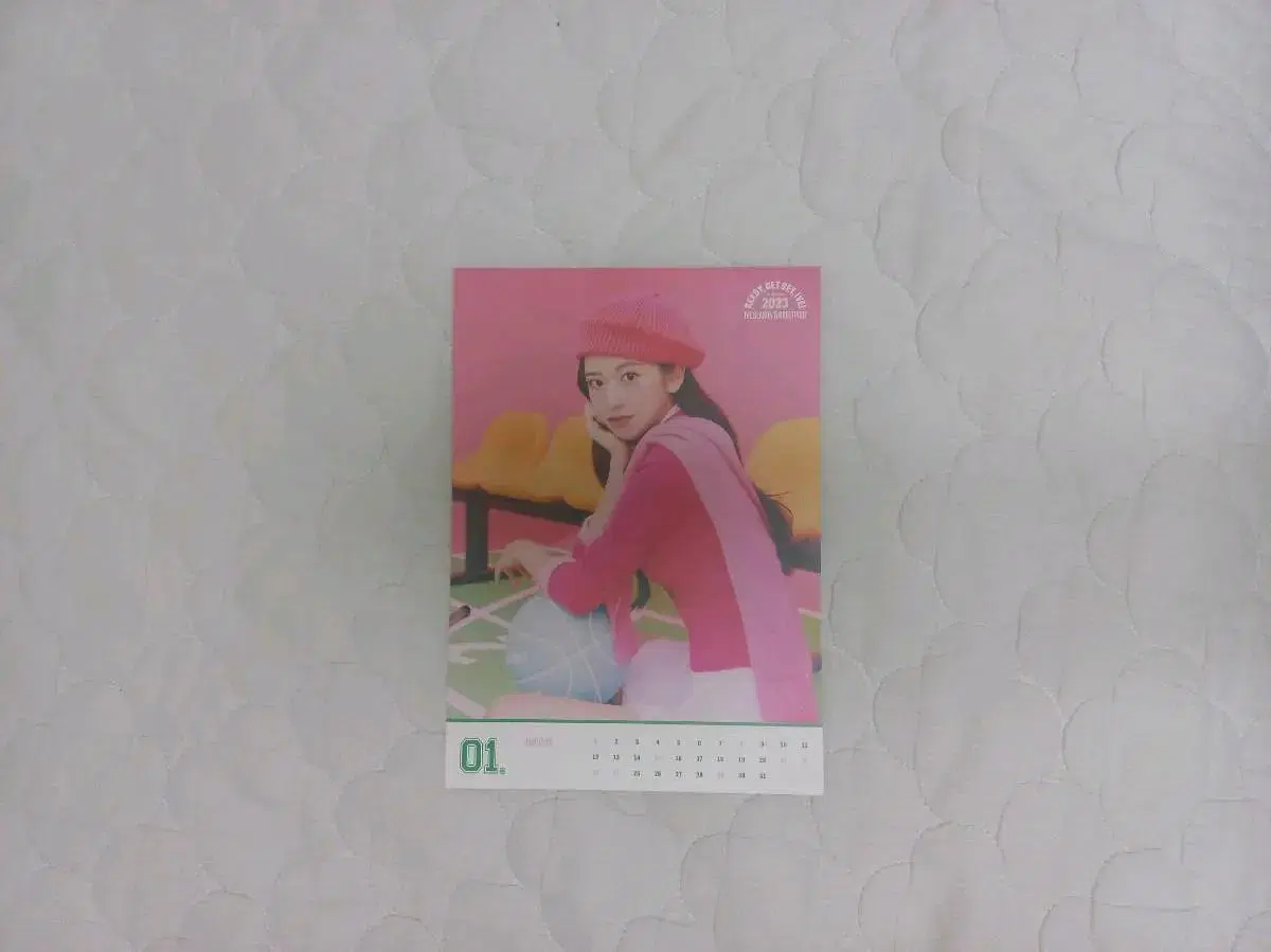 ive 2023 seasons greetings ahn yujin poster (January)