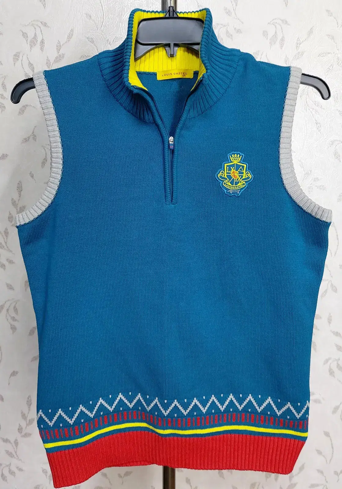 Golf vest in vahn knit for Louis Castel 105