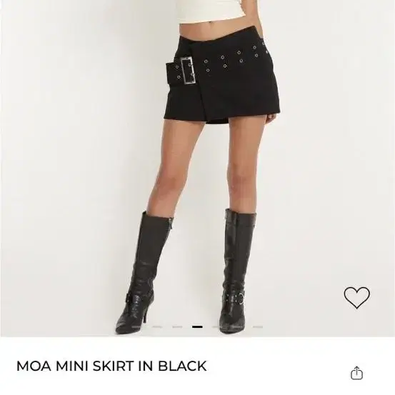 MOA MINI SKIRT IN BLACK