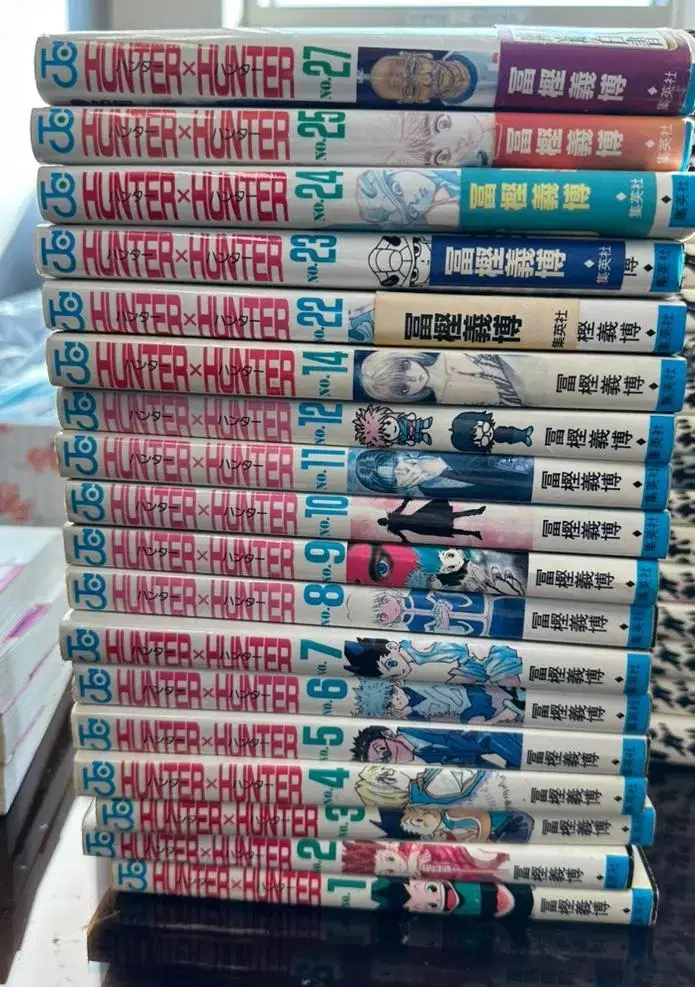 Japanese comic books (Hunter x Hunter , ONEPIECE, Dr. Slump, Bae Bond)