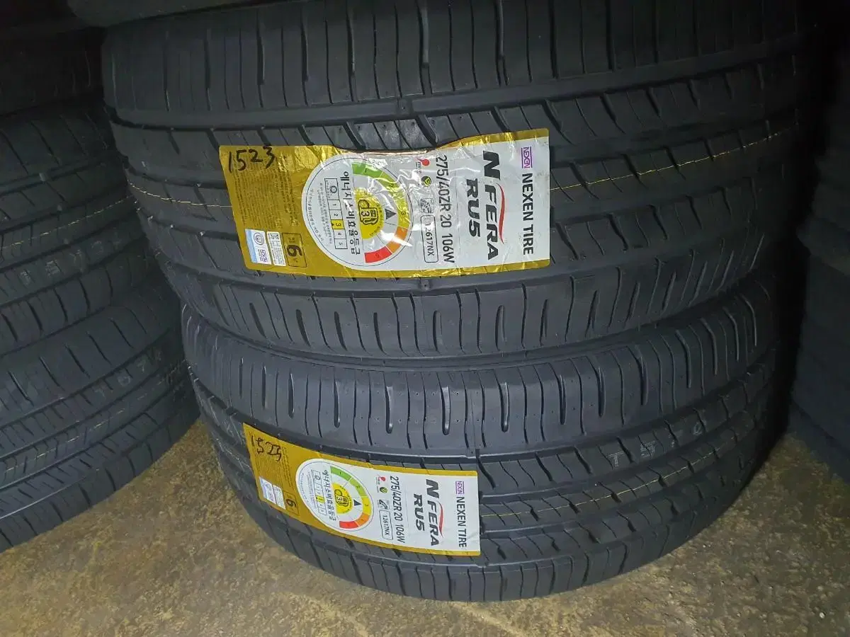 275/40R20 신품 타이어 2개 판매