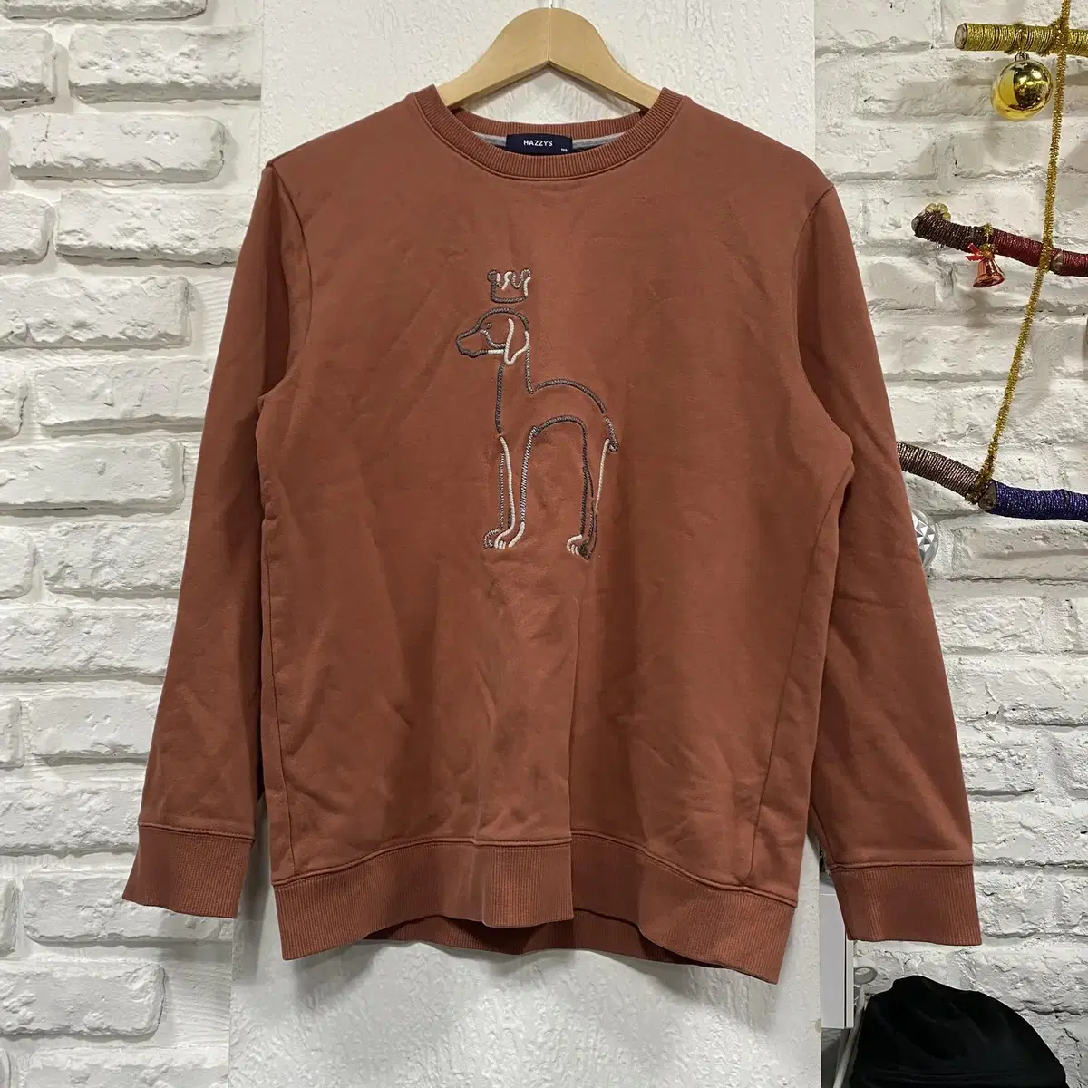 [100] Hedges Big Logo Roundneck Top