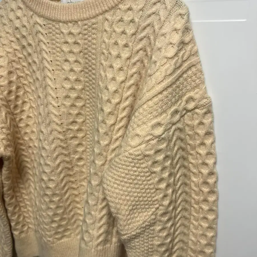 아위 ahwe maty cable knit 케이블 니트