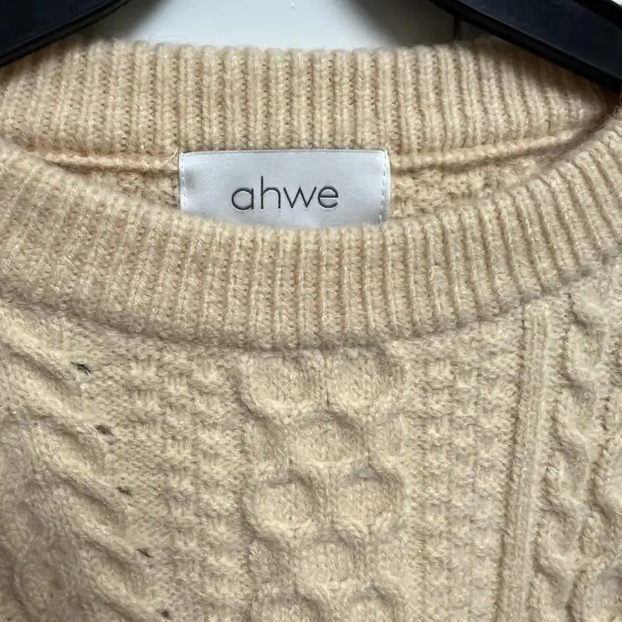 아위 ahwe maty cable knit 케이블 니트