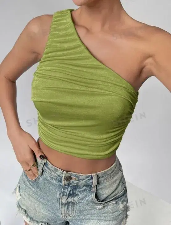 One-shoulder shirring pleated crop top (olive green/s)