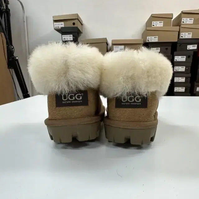 호주UGG 양털 미니부츠 230-235mm팜 새것