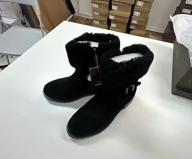 호주UGG 양털 워커 230-235mm팜 새것