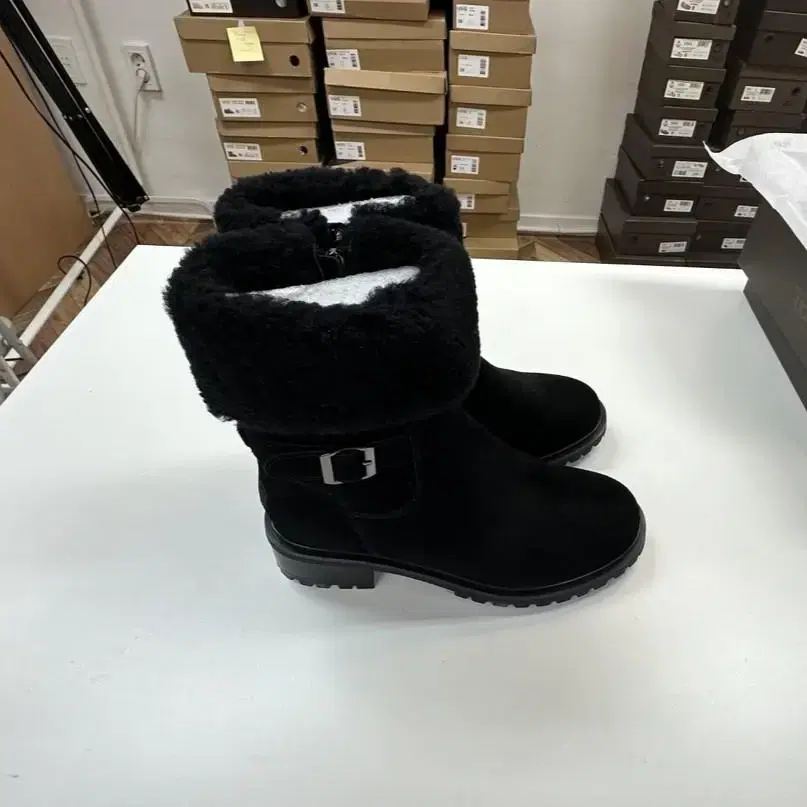 호주UGG 양털 워커 230-235mm팜 새것