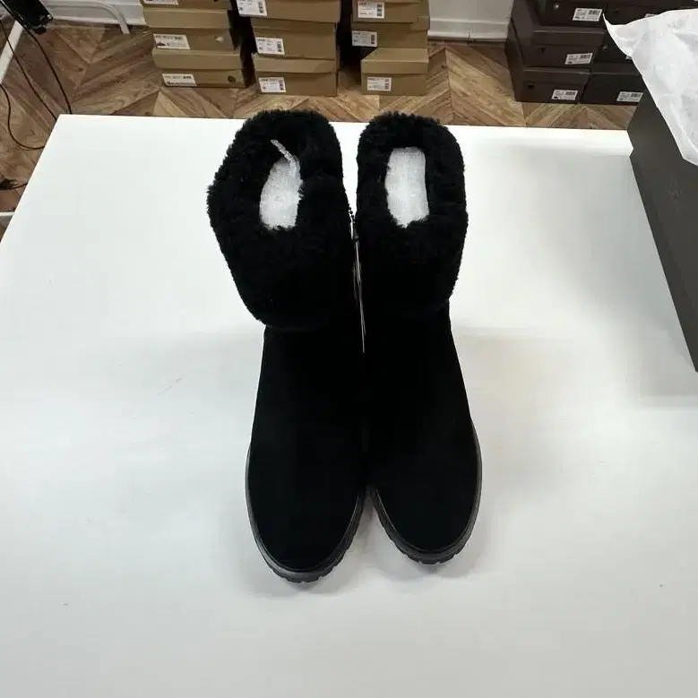 호주UGG 양털 워커 230-235mm팜 새것