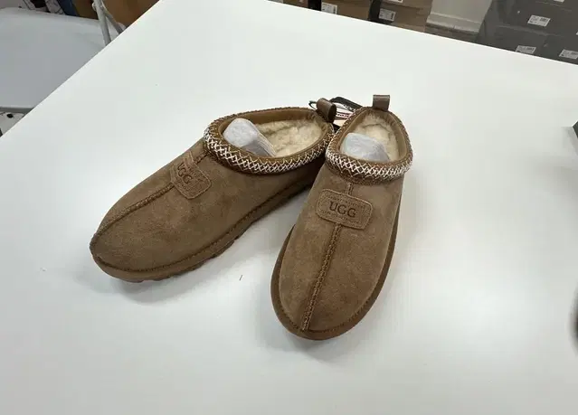 호주UGG 양털 슬립온 230-235mm팜 새것