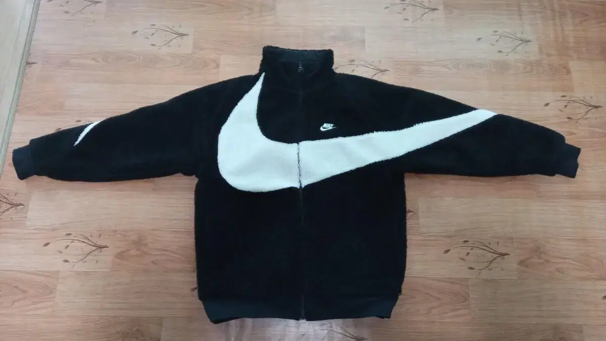 Nike Big Swoosh Furry Sherpa Reversible Fleece XL in Korea