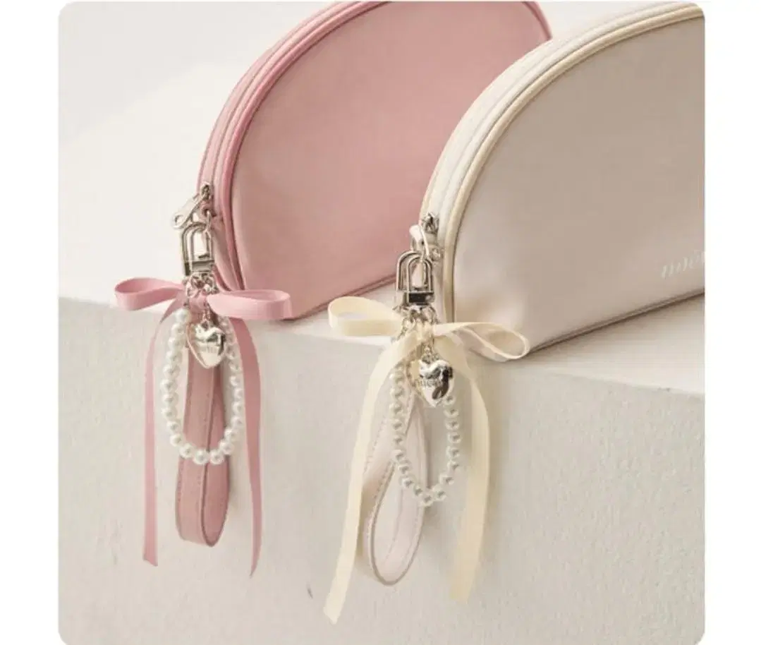 Nuito Heart keyring Cream Color