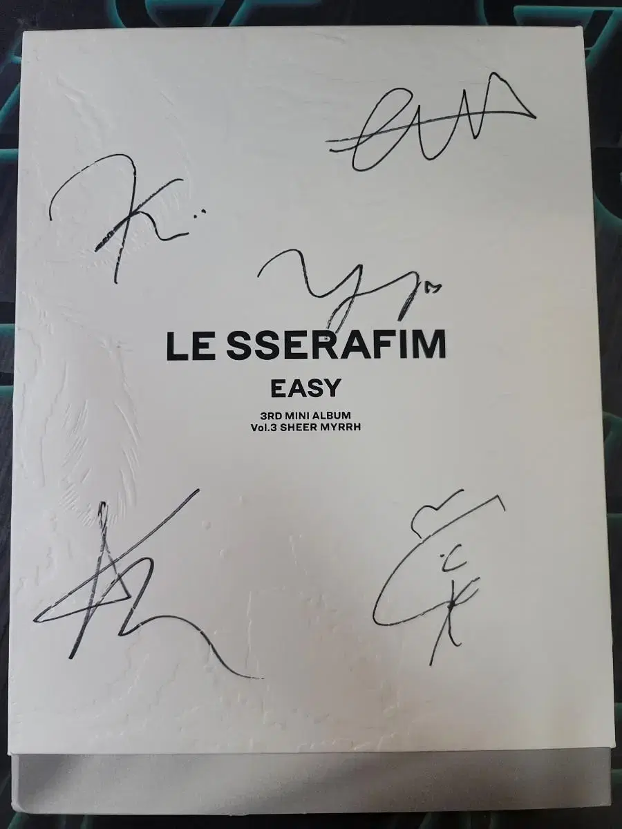 Le Seraphim 3rd album EASY signed autographed album for non-sale