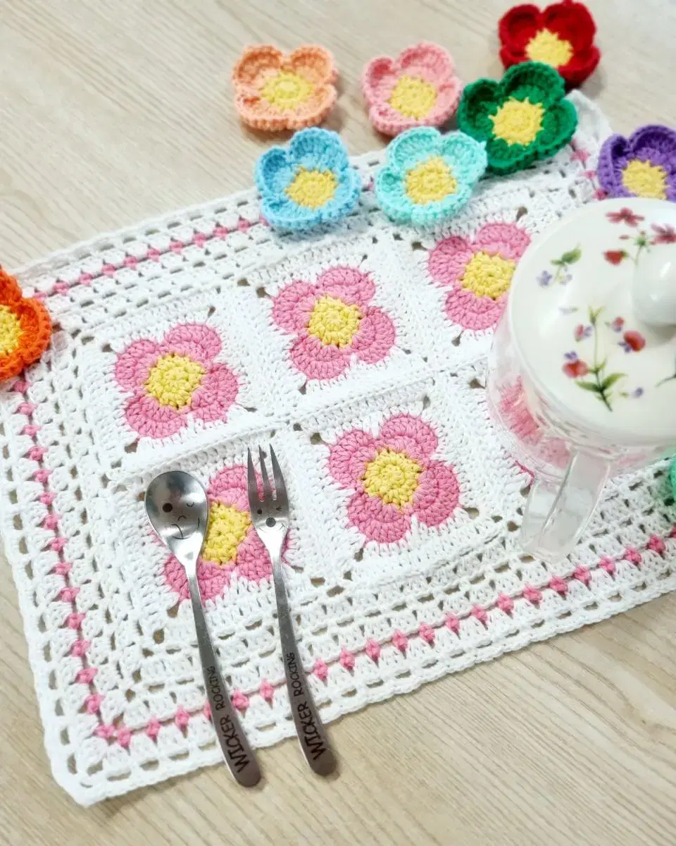 Hand crocheted table mat T-mat
