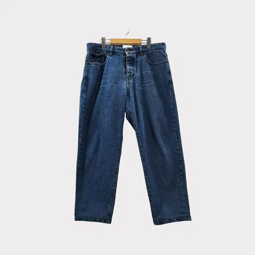 [34] AMI Army Tapered Fit Jeans