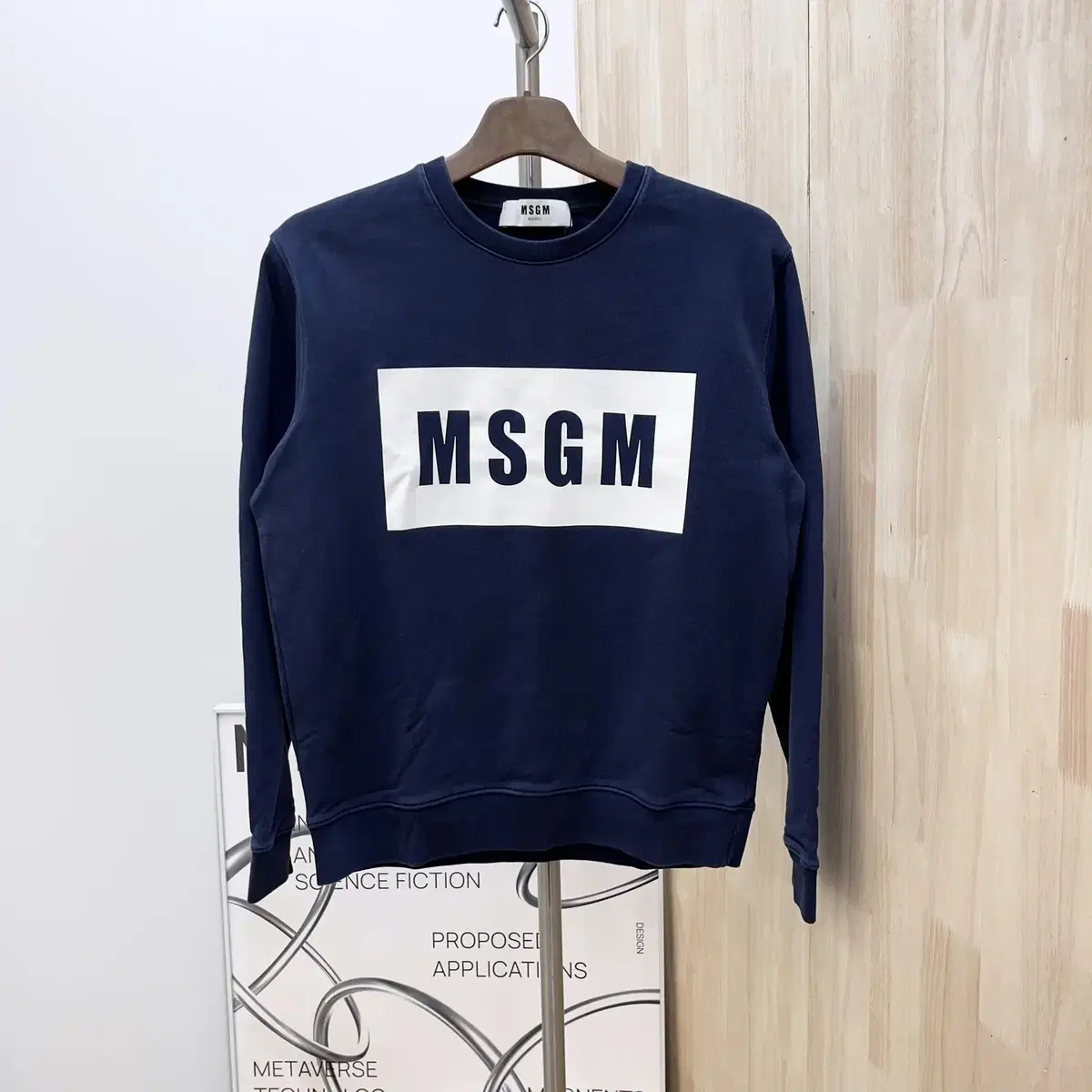 MSGM 네이비 빅로고 프린팅 디테일 맨투맨